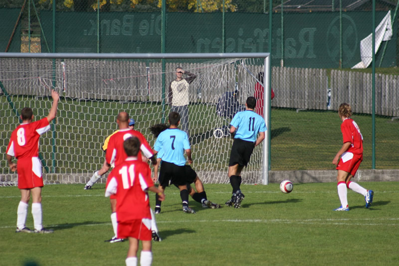 gal/08. Spieltag- SV Reischach-Rasen/2006-10-24 - SVR gg. Rasen-Antholz 053.jpg